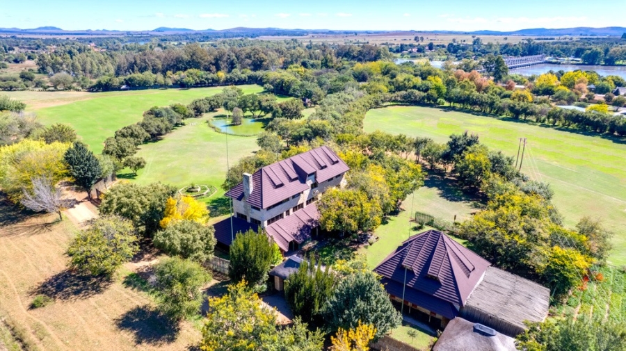 5 Bedroom Property for Sale in Luciana Country Estate Free State